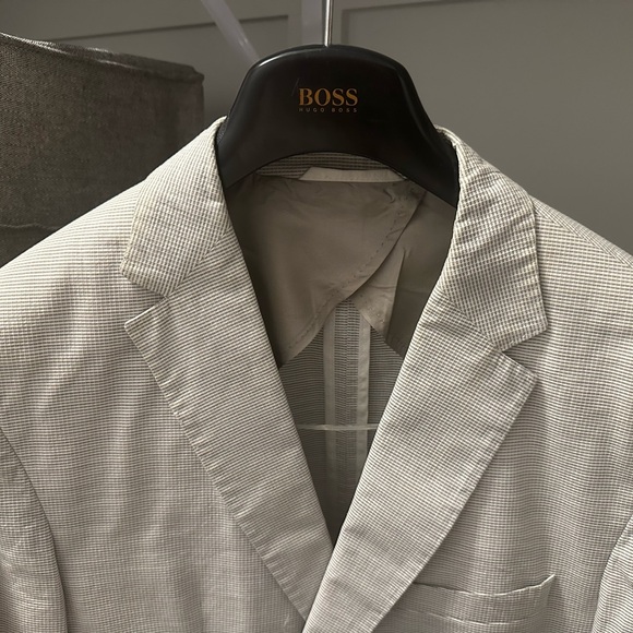 Men’s Hugo Boss Tan White Slim Fit Wool Blend w/thin stripes Suit Jacket - Picture 2 of 7